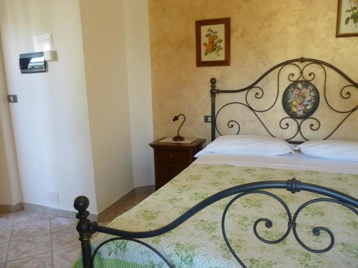 Agriturismo Le Chicche Di Mafalda มอนเตเมราโน ภายนอก รูปภาพ